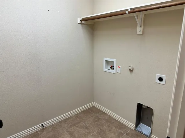 $1,980 | 1013 Lake Grove Drive, Little Elm, TX 75068