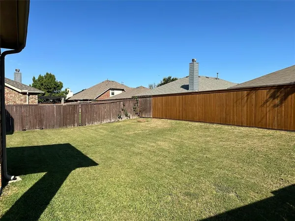 $1,850 | 1013 Lake Grove Drive, Little Elm, TX 75068