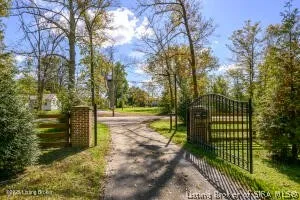 $560,000 | 8126 John Pectol Road, Georgetown, IN 47122