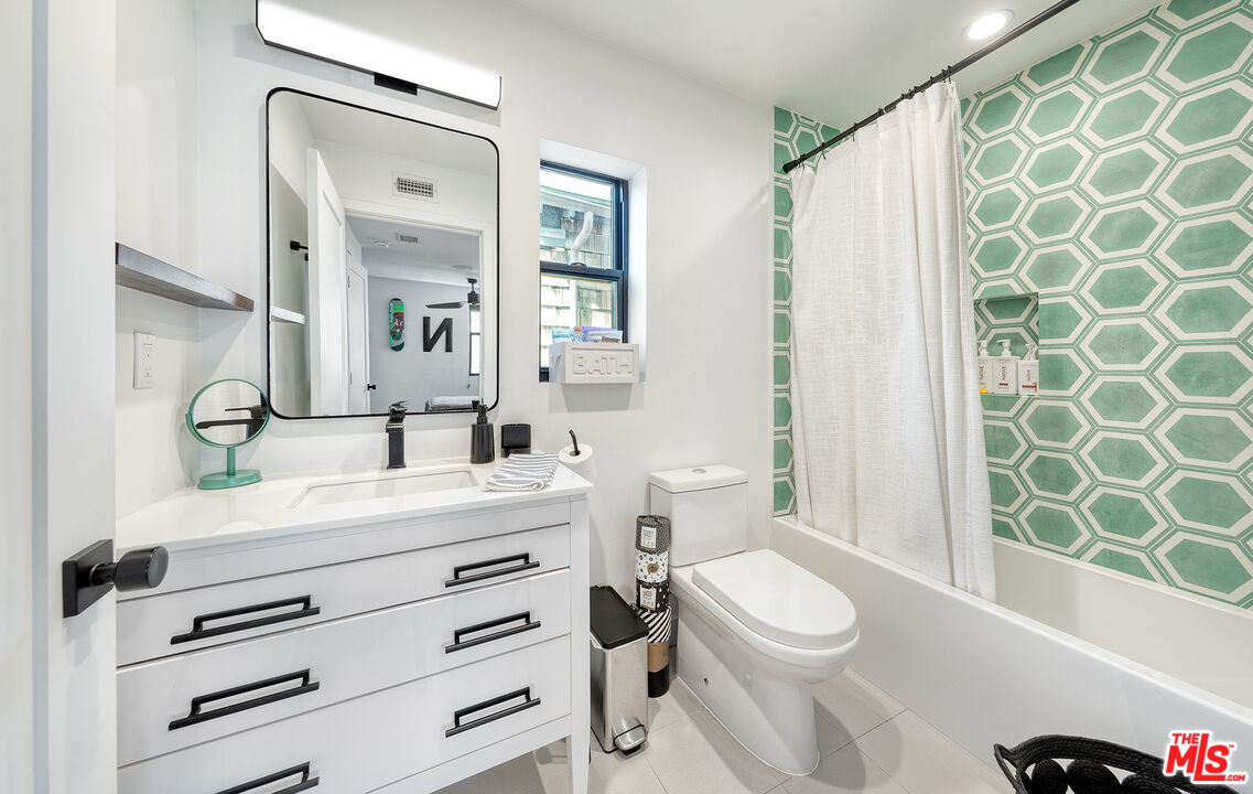 5317 Pacific Avenue Marina del Rey, CA 90292 - Photo 34 of 41 a bathroom with a toilet a sink and a mirror