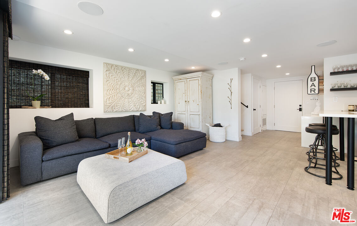 5317 Pacific Avenue Marina del Rey, CA 90292 - Photo 9 of 41 a living room with furniture and a table