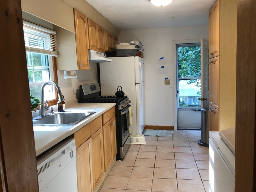 12 Oakland Road, Unit 2 Sharon, MA 02067 - Photo 4 of 18