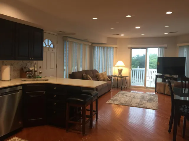 $1,600 | 407 36th Street South, Unit 2, Brigantine, NJ 08203