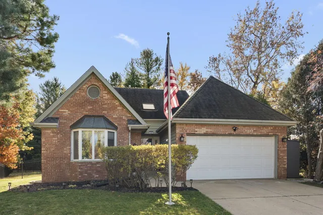 $399,000 | 3601 Chimney Hill Court, Valparaiso, IN 46383