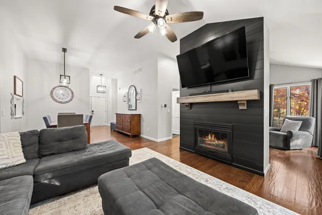 $399,000 | 3601 Chimney Hill Court, Valparaiso, IN 46383