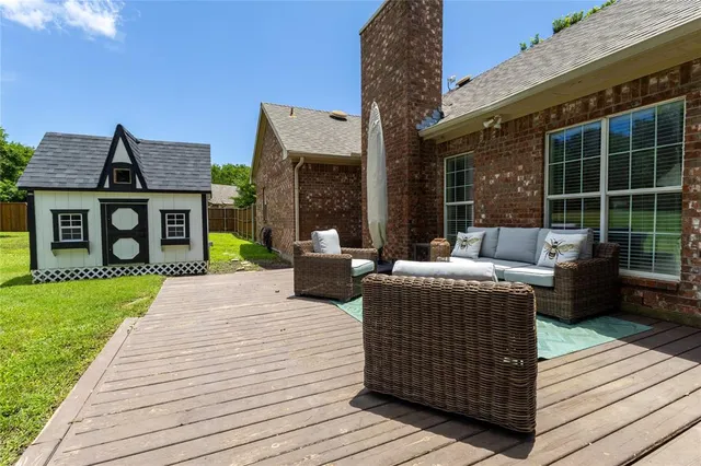 a view of a yard with a large tree