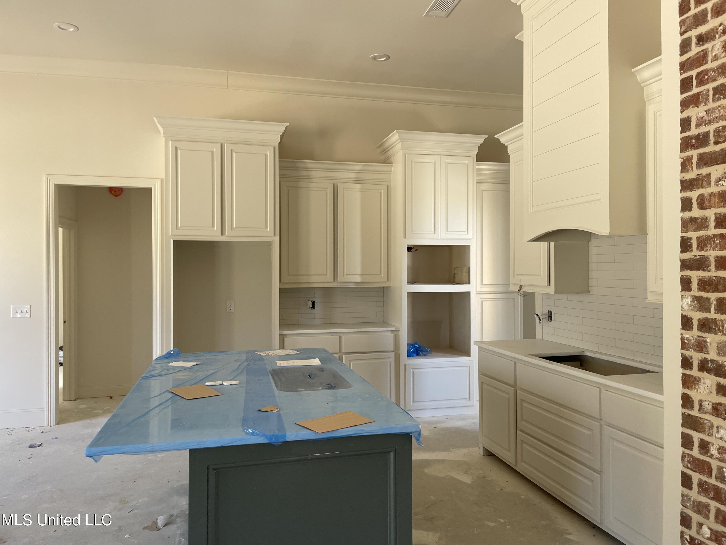 1405 Rudder Way Brandon, MS 39047 - Photo 3 of 12 8DF2B3B9-7B36-4B75-8037-5D4F7DA98C9B