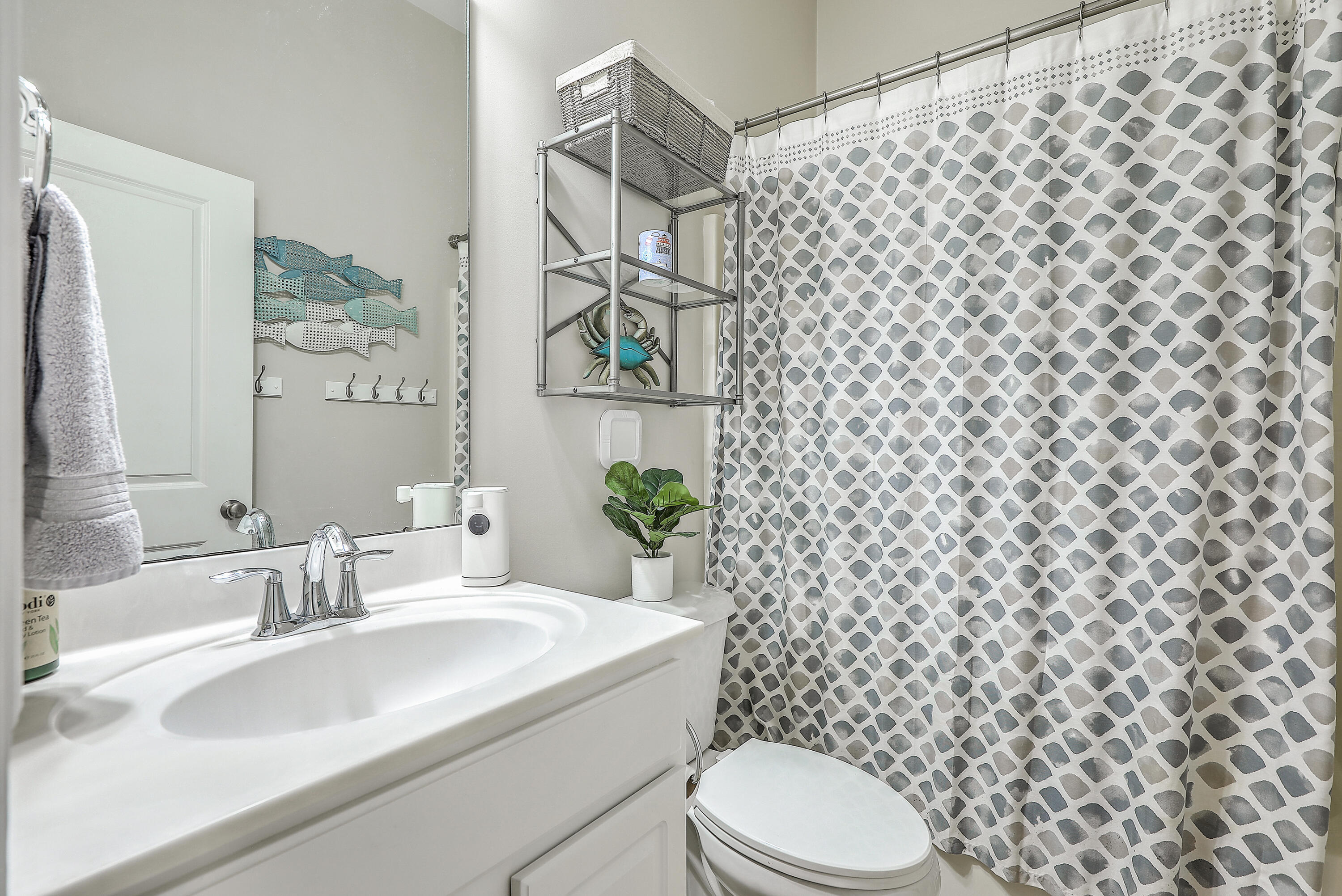 1800 Hall Point Road Mount Pleasant, SC 29466 - Photo 10 of 47 Guest Bathroom 1