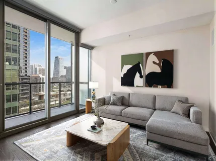 $2,100 | 1212 Laurel Street, Unit 2110, Nashville, TN 37203