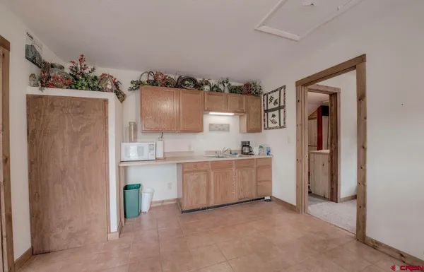a view of a livingroom with furniture