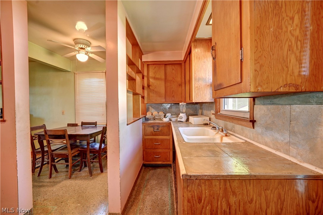 2123 Clearview Avenue Northwest Canton, OH 44708 - Photo 10 of 28