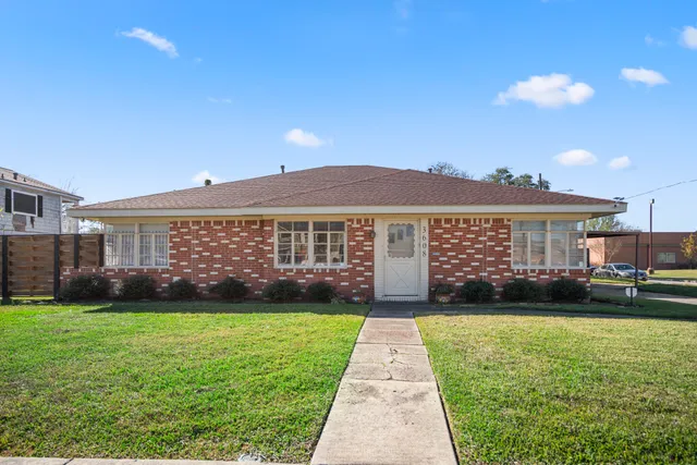 $2,700 | 3608 Wheeler Avenue, Houston, TX 77004