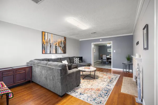 $2,500 | 3608 Wheeler Avenue, Houston, TX 77004