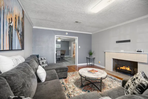 $2,500 | 3608 Wheeler Avenue, Houston, TX 77004