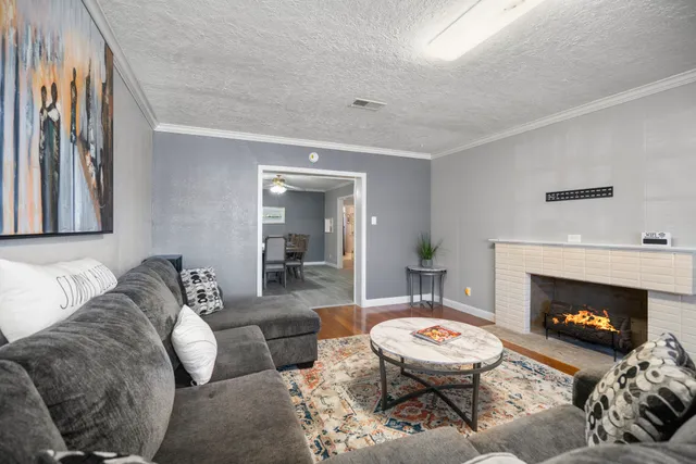 $2,700 | 3608 Wheeler Avenue, Houston, TX 77004