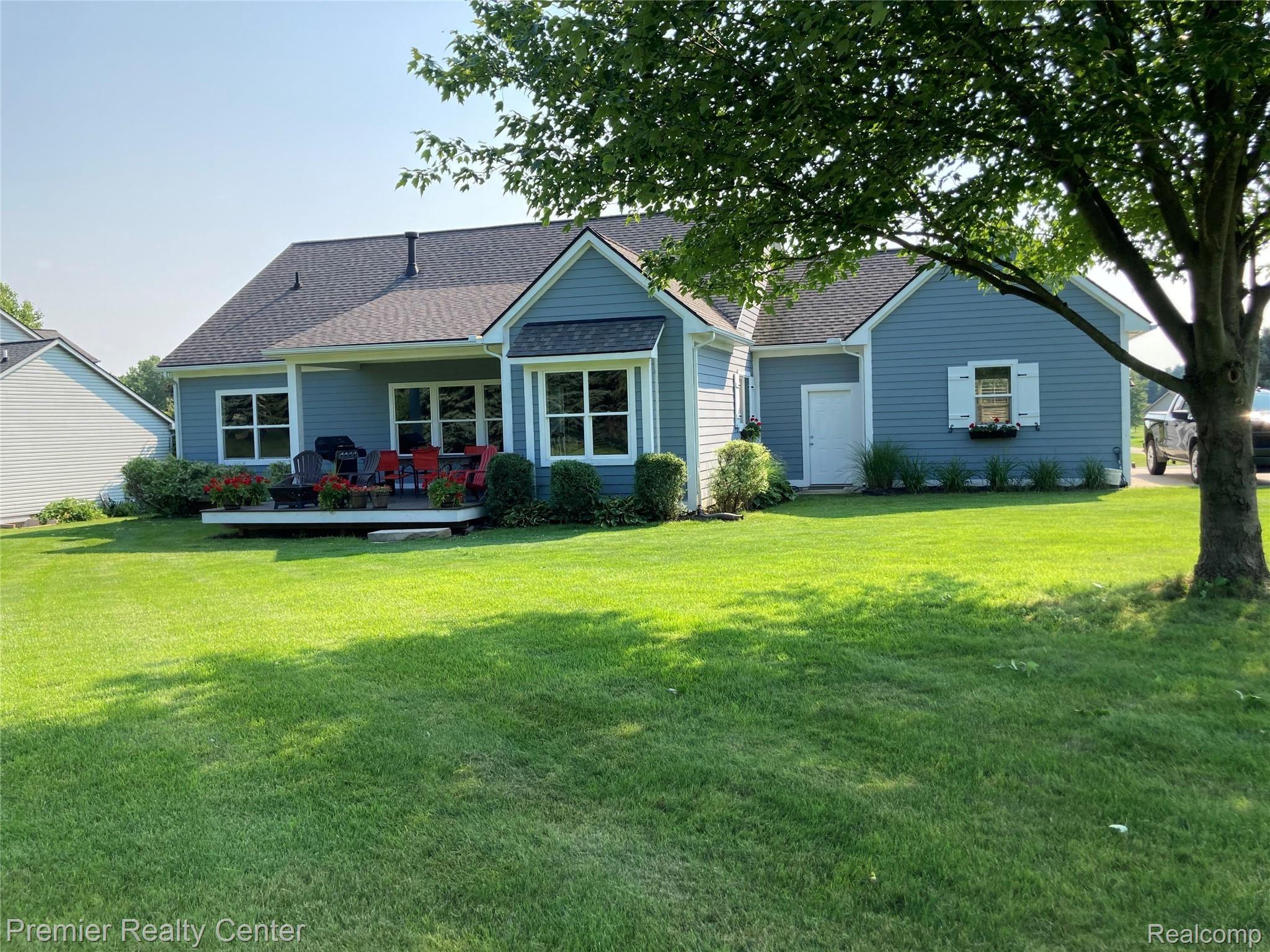 1864 Park Ridge Court Howell, MI 48843 - Photo 3 of 12 IMG_0515.jpg