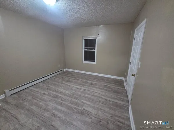 $1,600 | 63 Seyms Street, Hartford, CT 06120