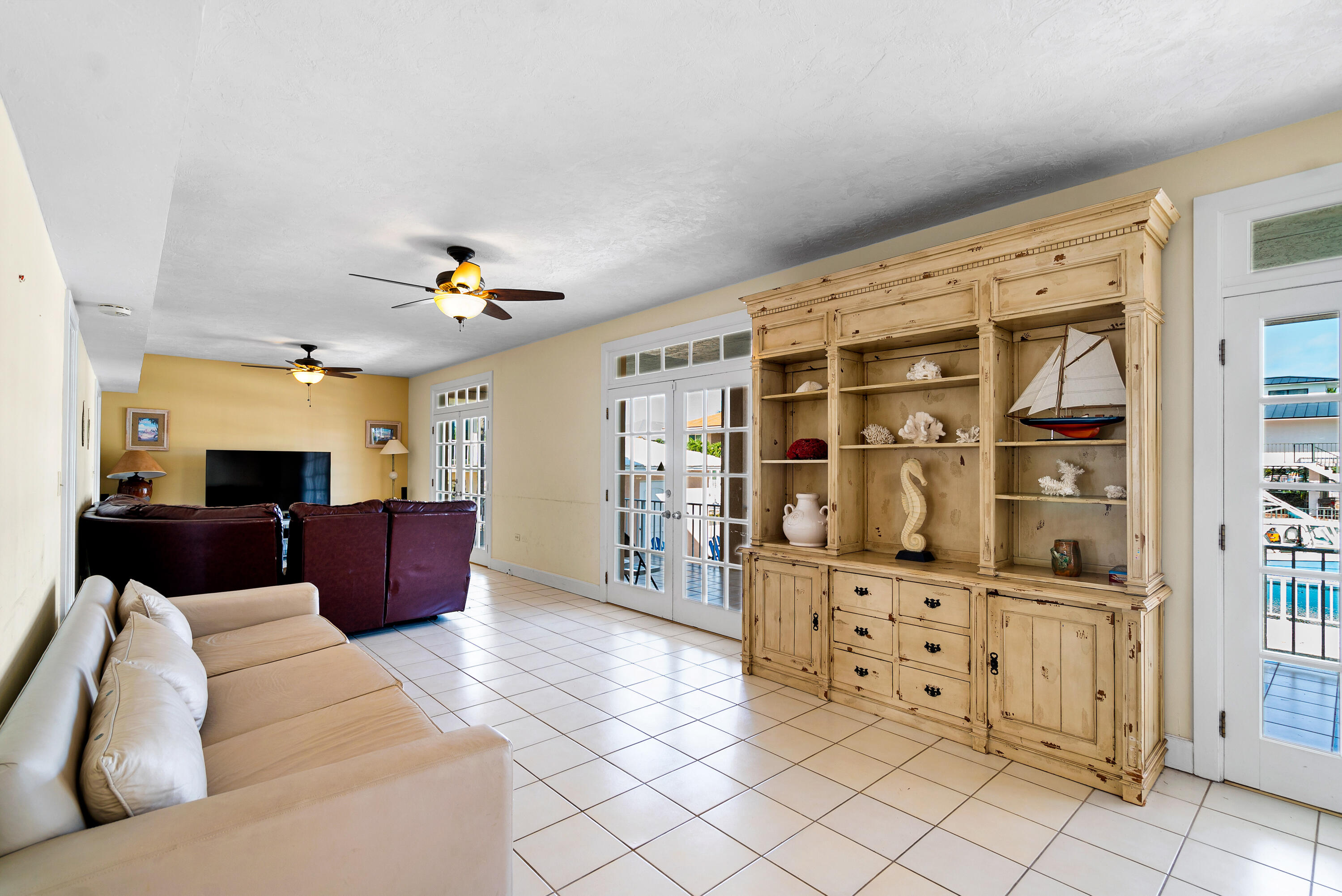 239 Atlantic Boulevard Key Largo, FL 33037 - Photo 11 of 50 a living room with furniture