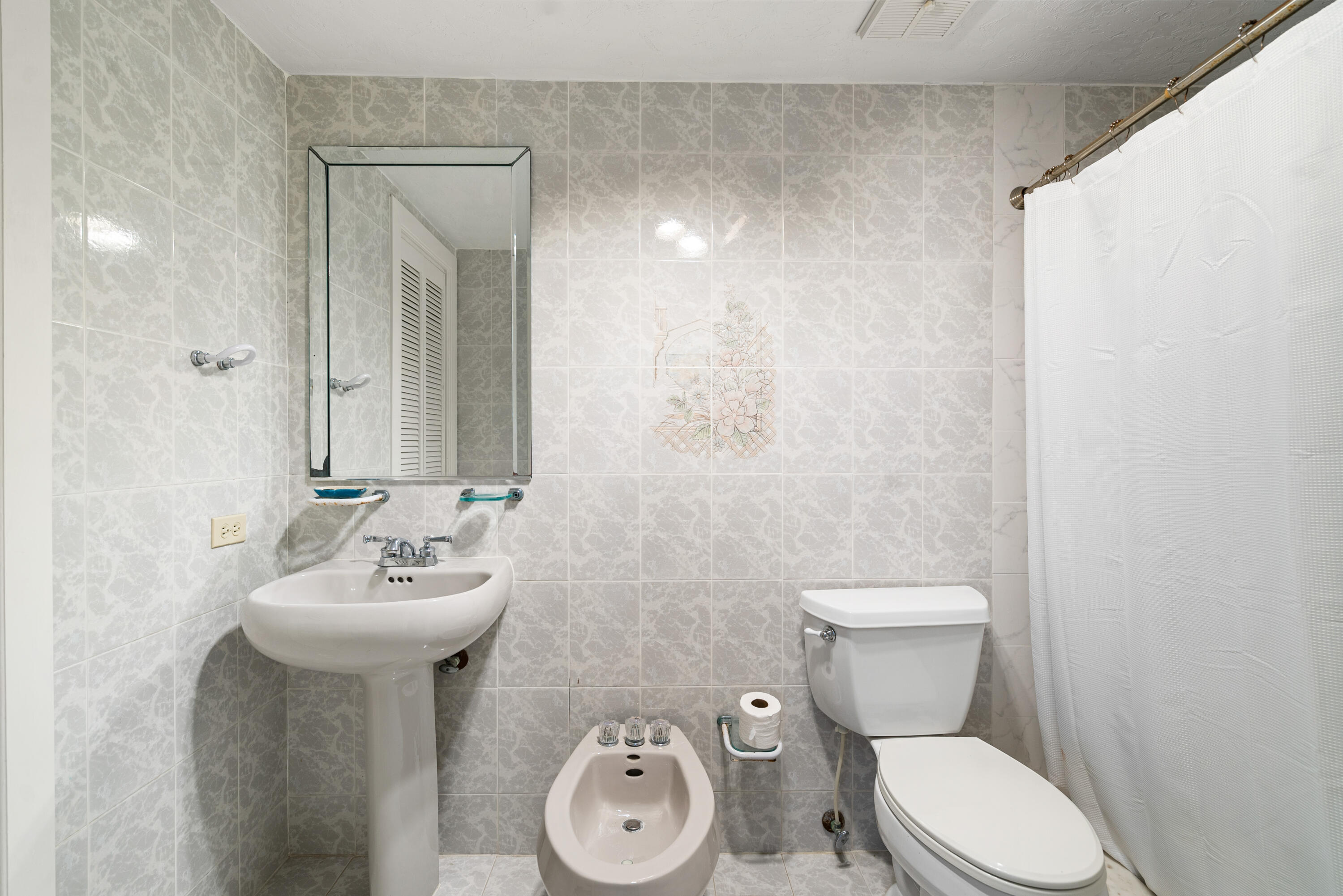 239 Atlantic Boulevard Key Largo, FL 33037 - Photo 19 of 50 a bathroom with a toilet sink and mirror