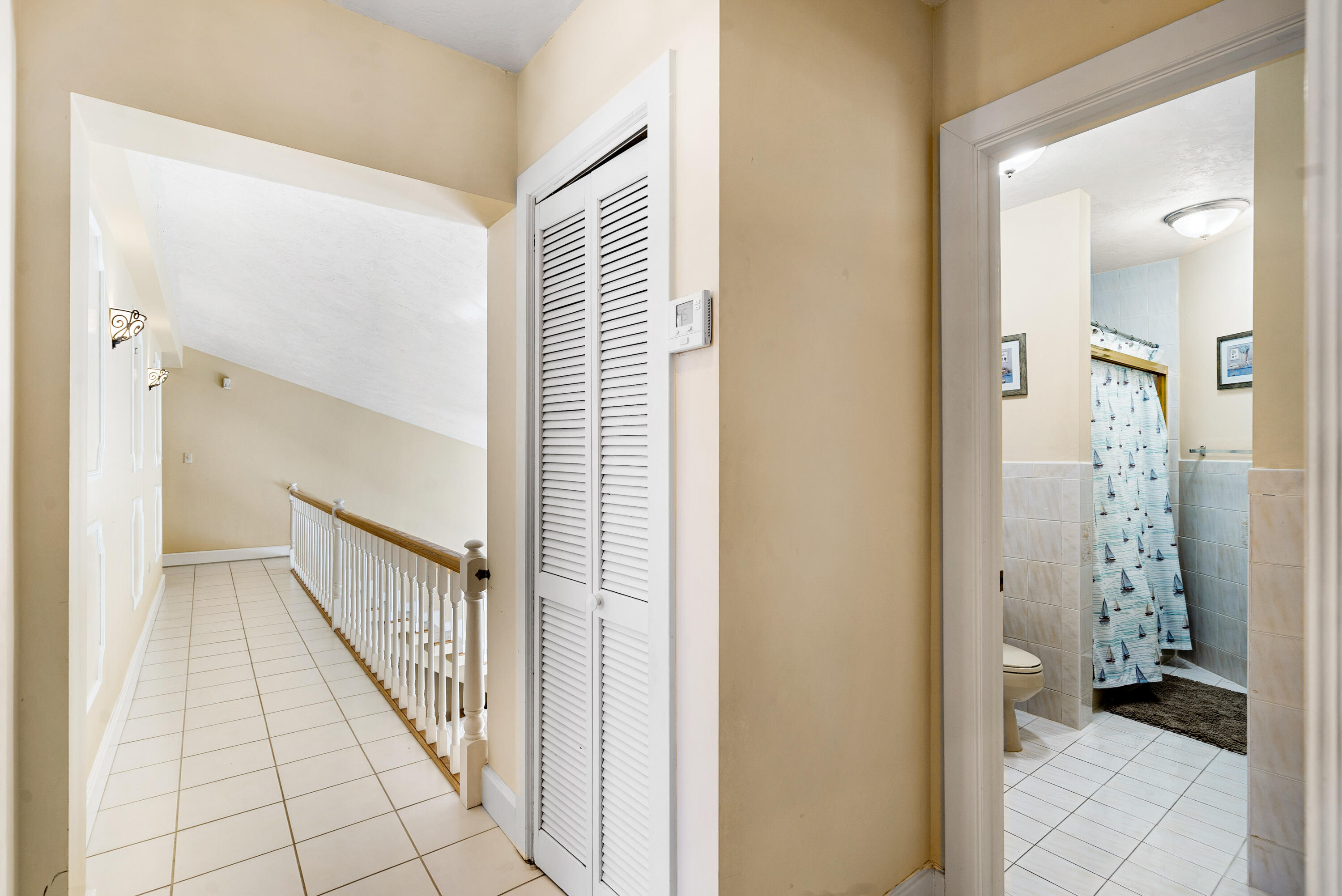 239 Atlantic Boulevard Key Largo, FL 33037 - Photo 29 of 50 a view of a hallway with a livingroom and a bathroom with sink