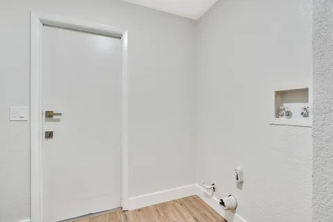 a view of a livingroom with furniture