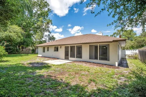 a view of a house with backyard and garden