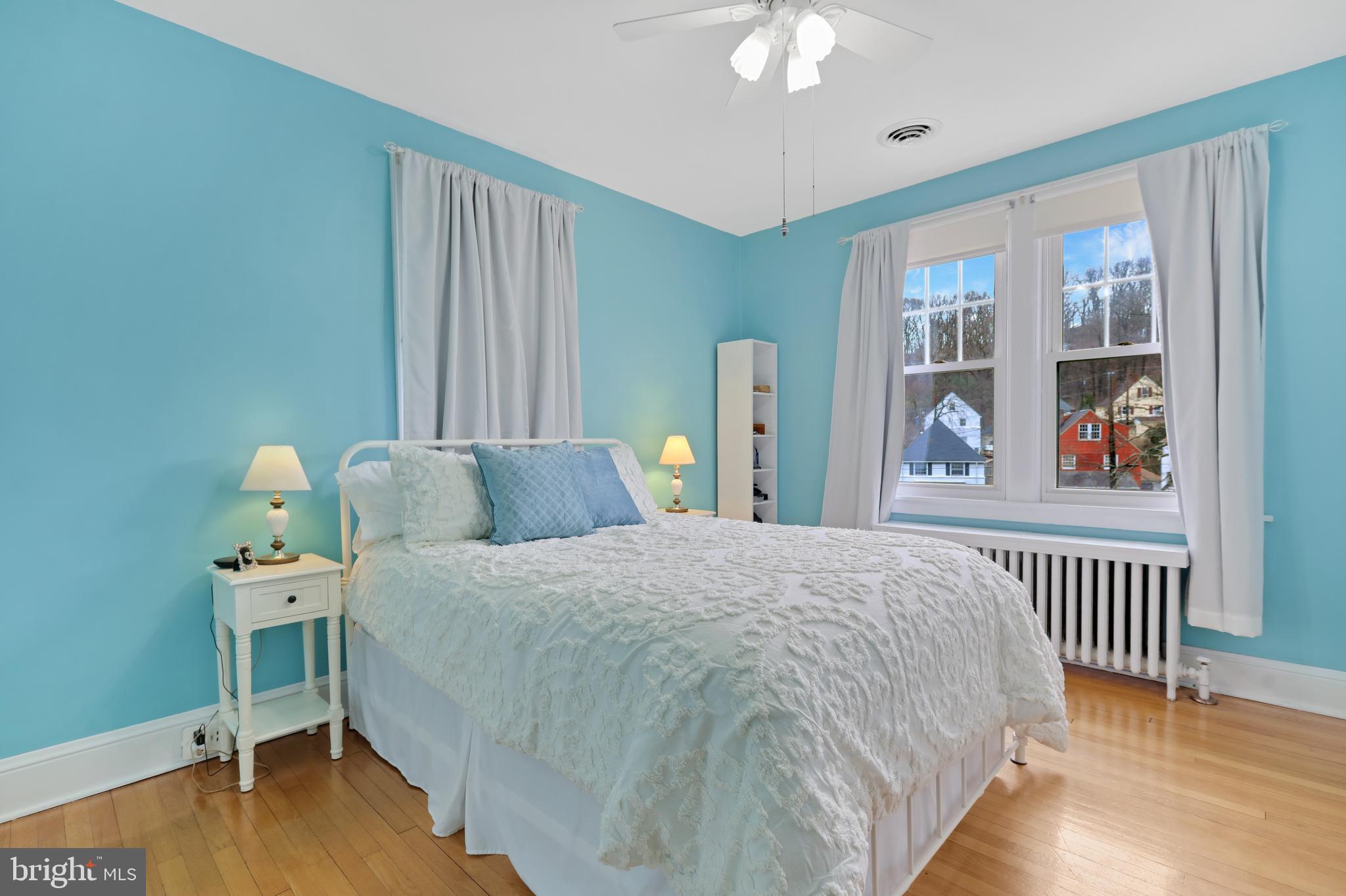 803 Buckingham Road Cumberland, MD 21502 - Photo 13 of 31 Light & Airy Master Suite!