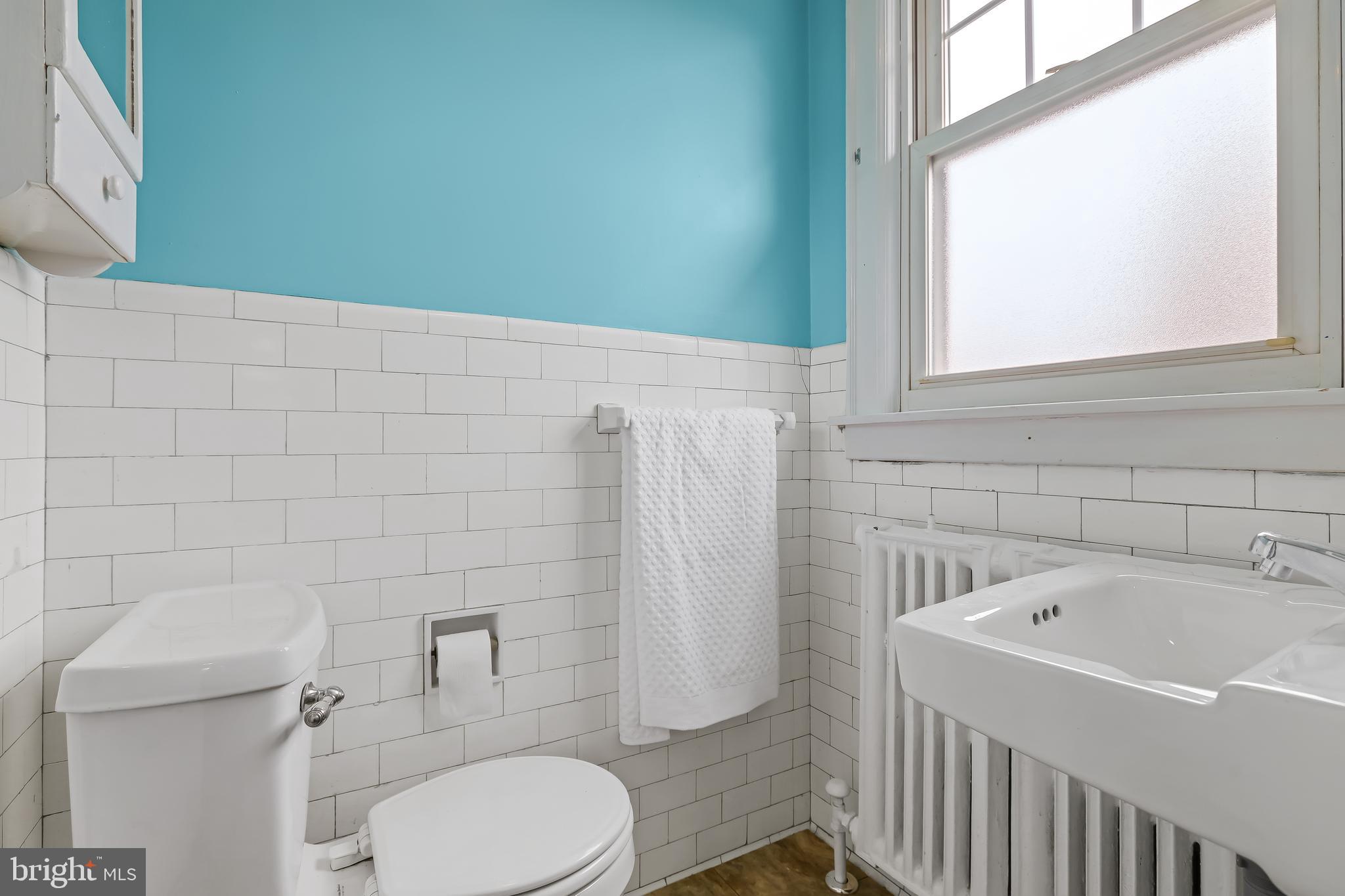 803 Buckingham Road Cumberland, MD 21502 - Photo 15 of 31 Master Bath with Original Subway Tile!