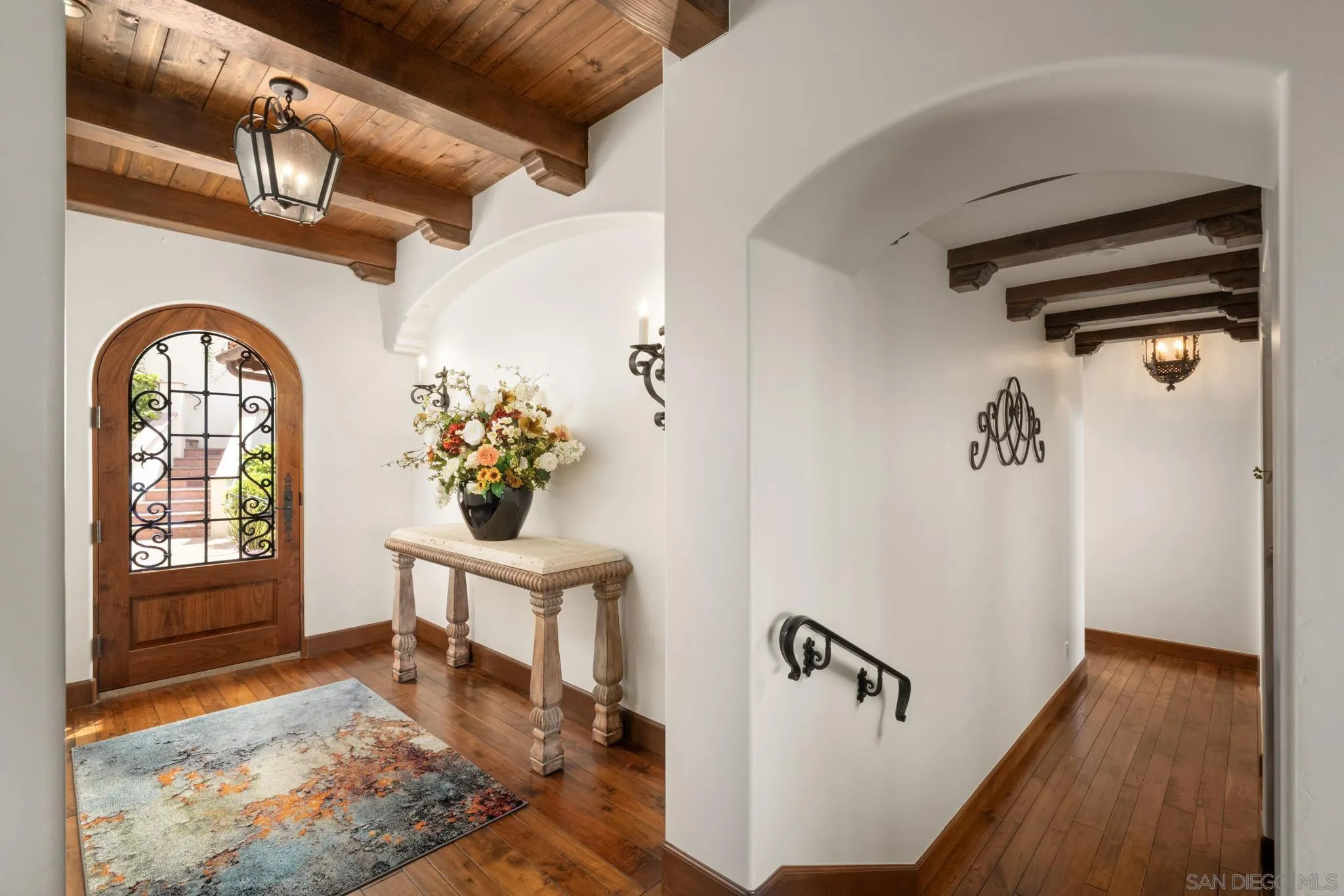 262 Ocean View Avenue Del Mar, CA 92014 - Photo 18 of 45 a view of an entryway with wooden floor