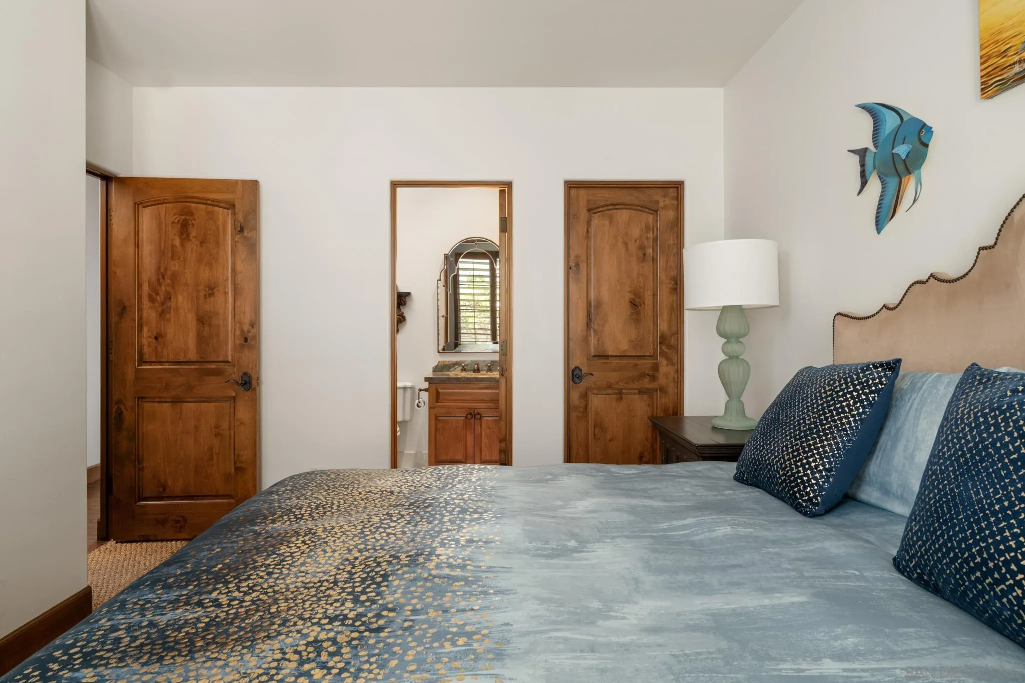 262 Ocean View Avenue Del Mar, CA 92014 - Photo 24 of 45 a bedroom with a bed and a lamp