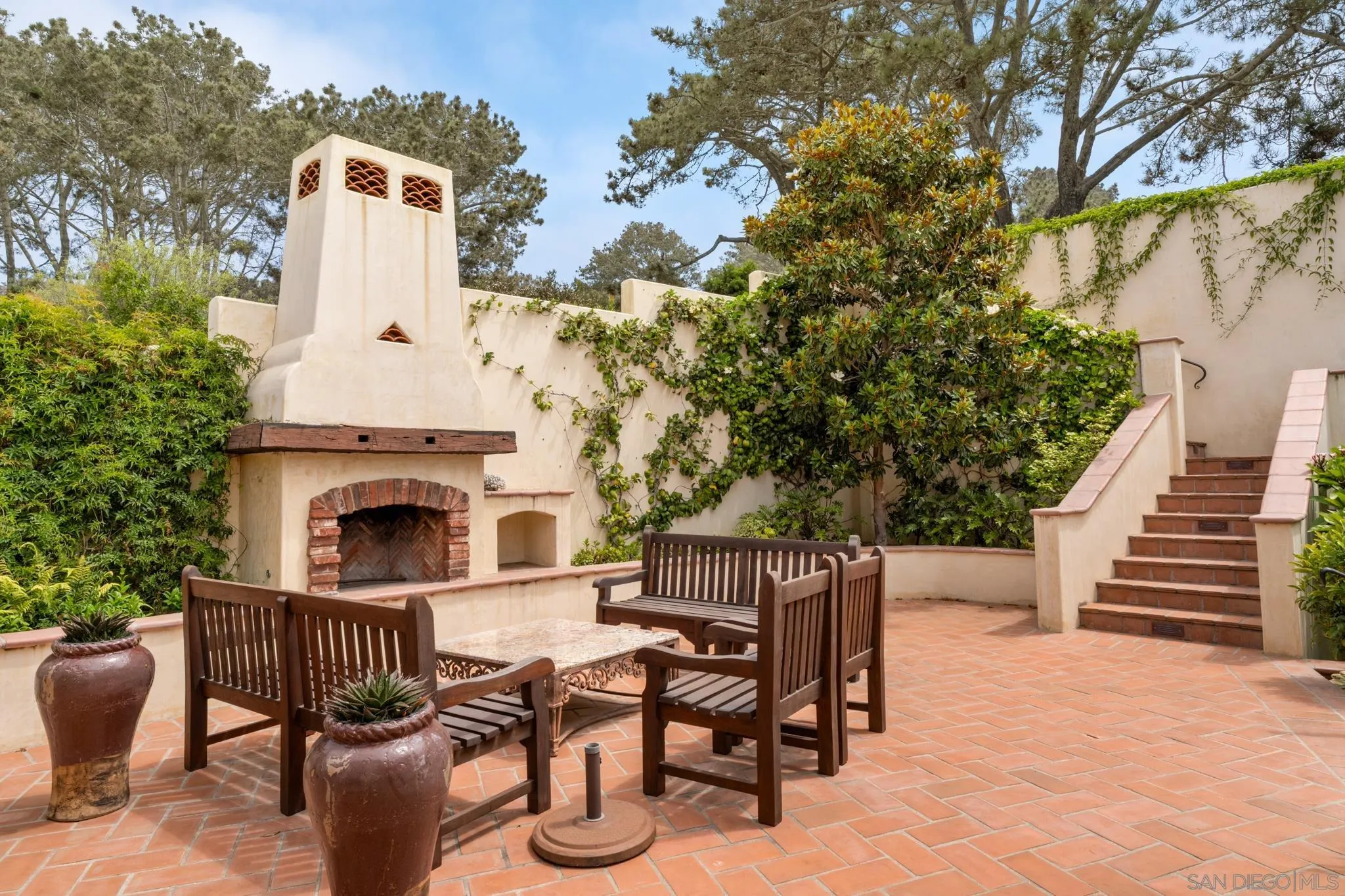 262 Ocean View Avenue Del Mar, CA 92014 - Photo 29 of 45 a view of a chairs and table in backyard