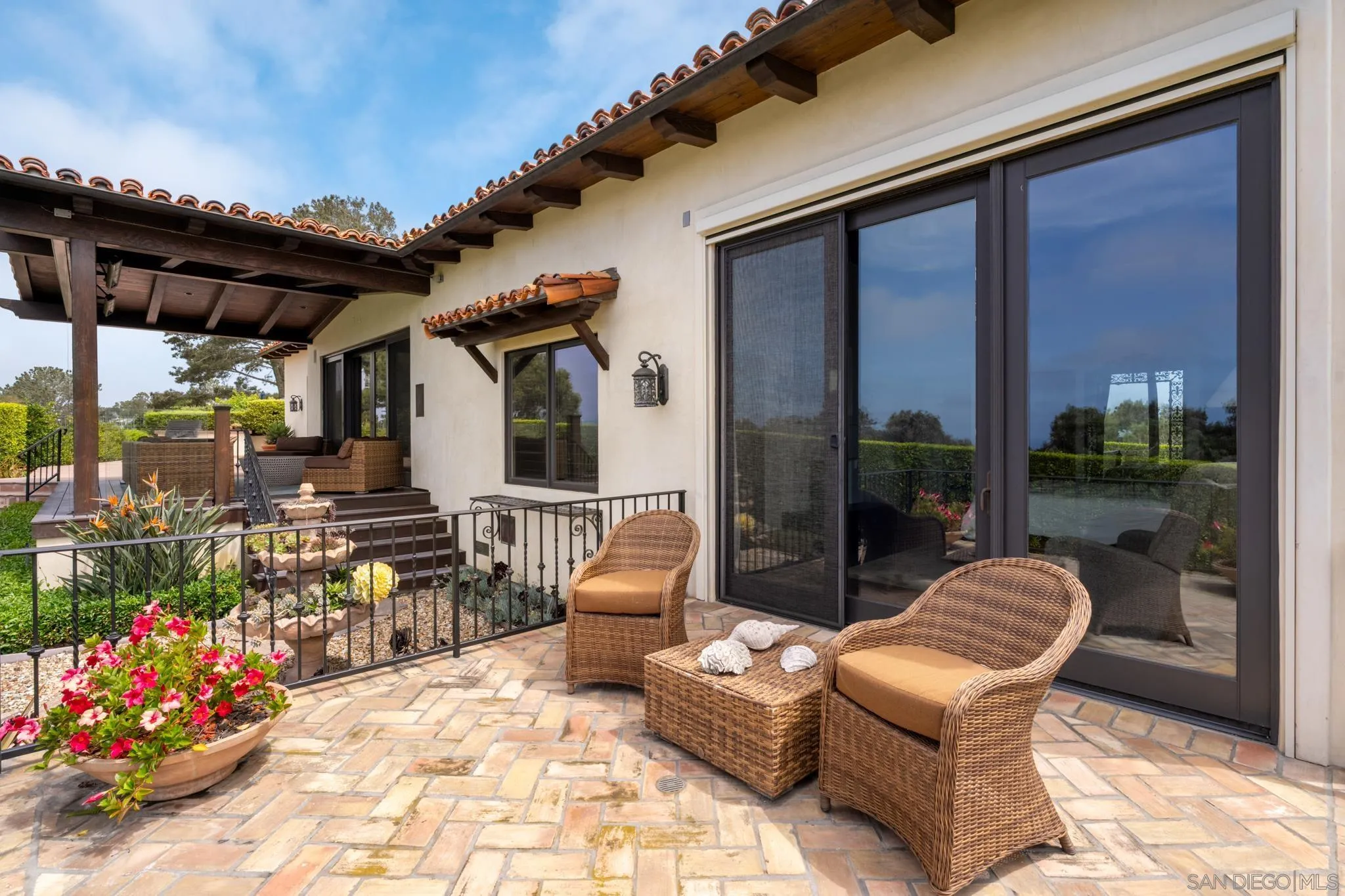 262 Ocean View Avenue Del Mar, CA 92014 - Photo 34 of 45 a outdoor living space with furniture and garden view