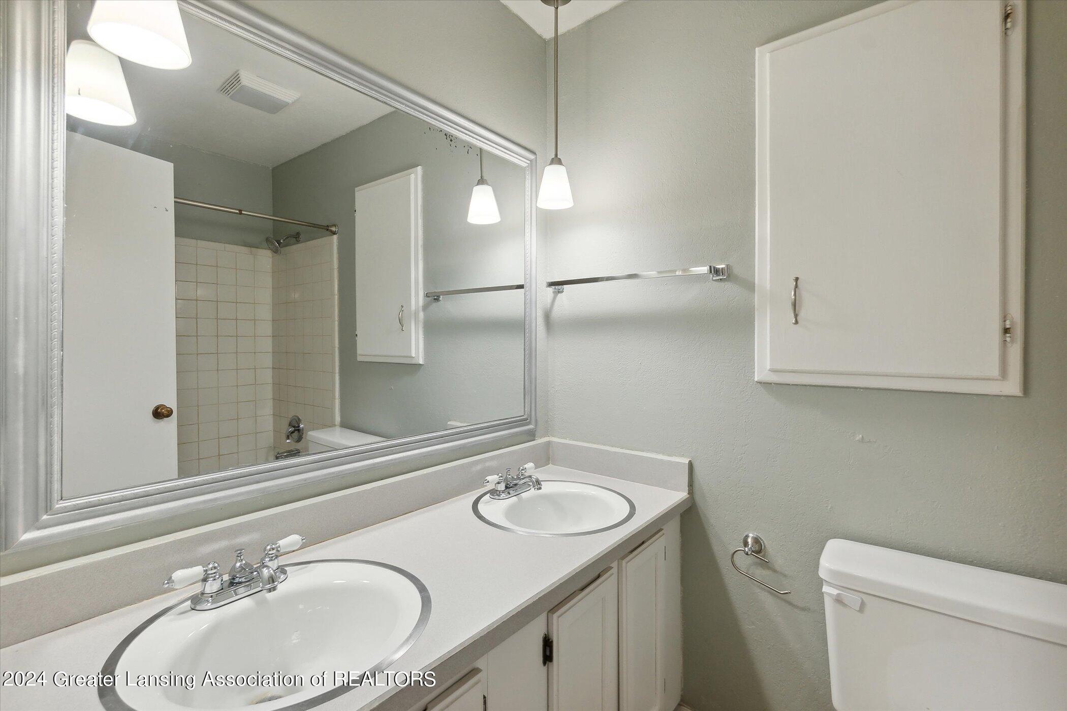 1750 Maple Ridge Road Haslett, MI 48840 - Photo 24 of 39 Bath