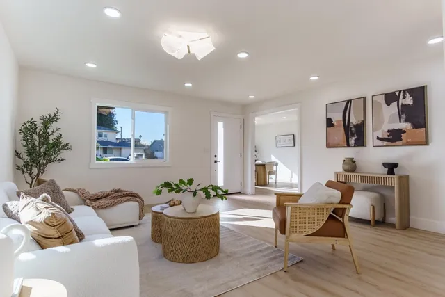 a view of backyard and trees