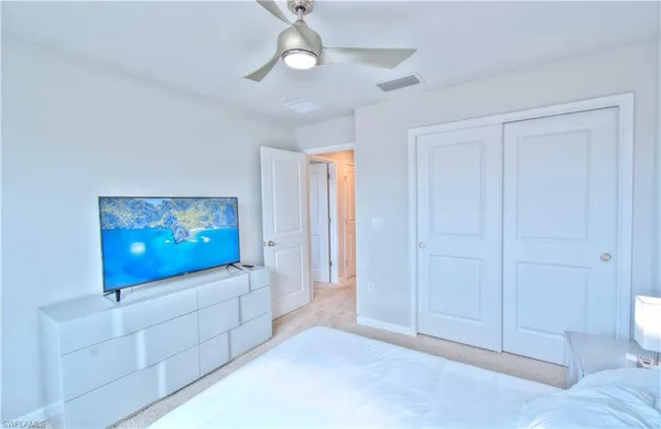 a view of livingroom with furniture