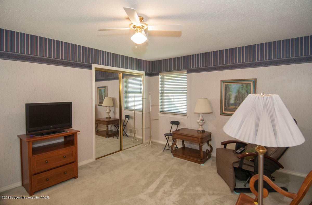 6201 Elmhurst Road Amarillo, TX 79106 - Photo 17 of 35 BEDROOM 2 VIEW 1