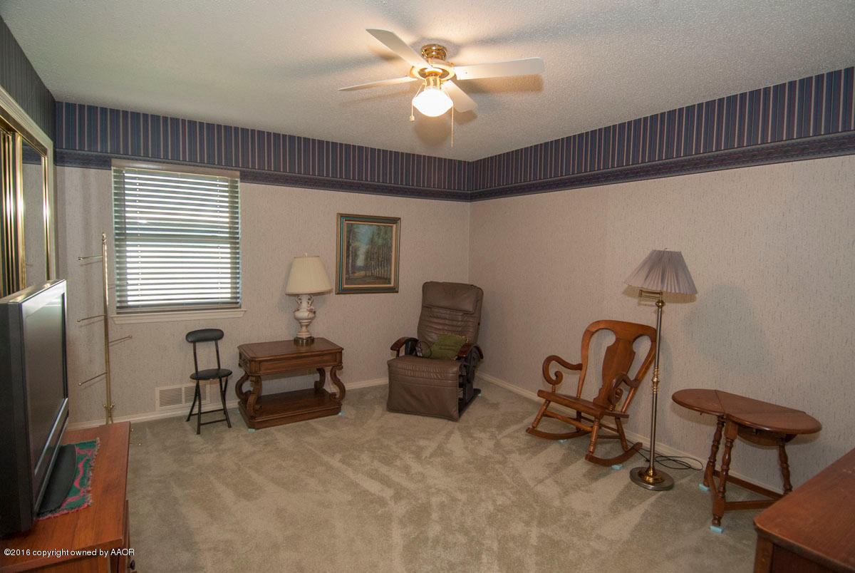 6201 Elmhurst Road Amarillo, TX 79106 - Photo 18 of 35 BEDROOM 2 VIEW 2