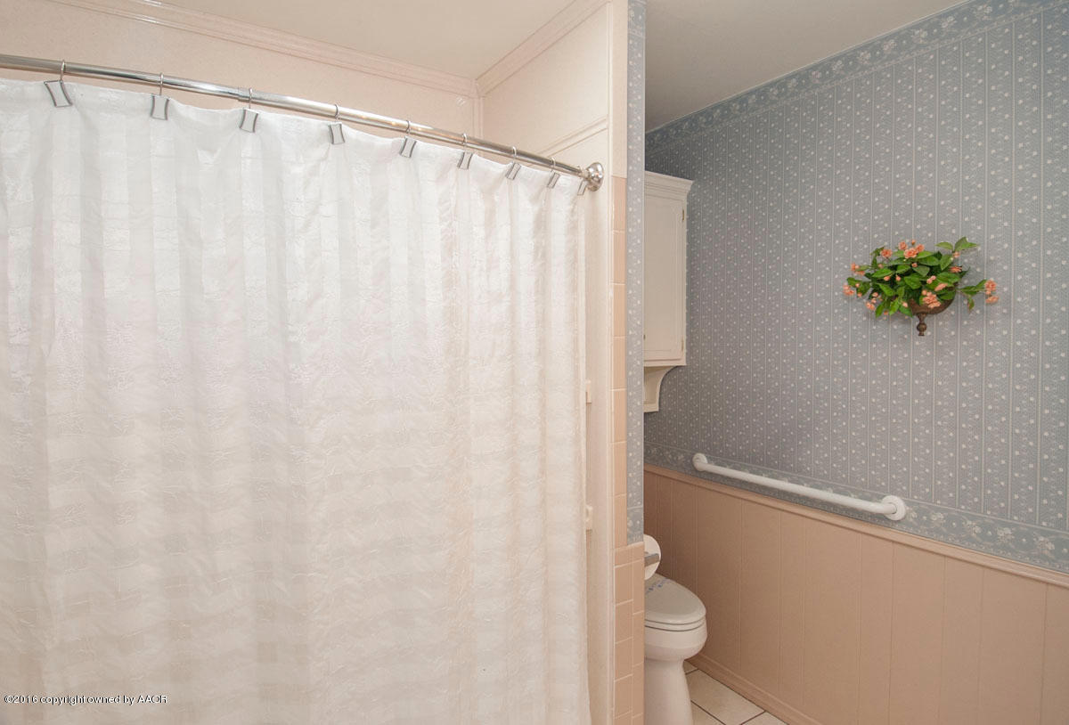 6201 Elmhurst Road Amarillo, TX 79106 - Photo 20 of 35 BATHROOM 2 VIEW 2