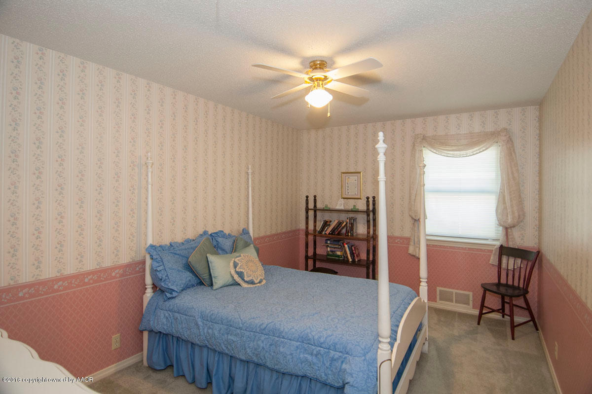6201 Elmhurst Road Amarillo, TX 79106 - Photo 21 of 35 BEDROOM 3 VIEW 1