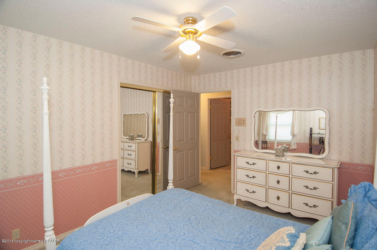 6201 Elmhurst Road Amarillo, TX 79106 - Photo 22 of 35 BEDROOM 3 VIEW 2