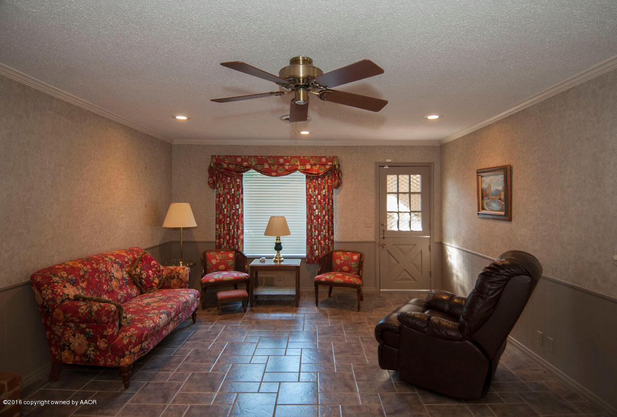 6201 Elmhurst Road Amarillo, TX 79106 - Photo 25 of 35 DEN VIEW 1