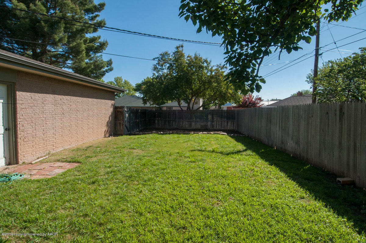 6201 Elmhurst Road Amarillo, TX 79106 - Photo 33 of 35 YARD VIEW 3