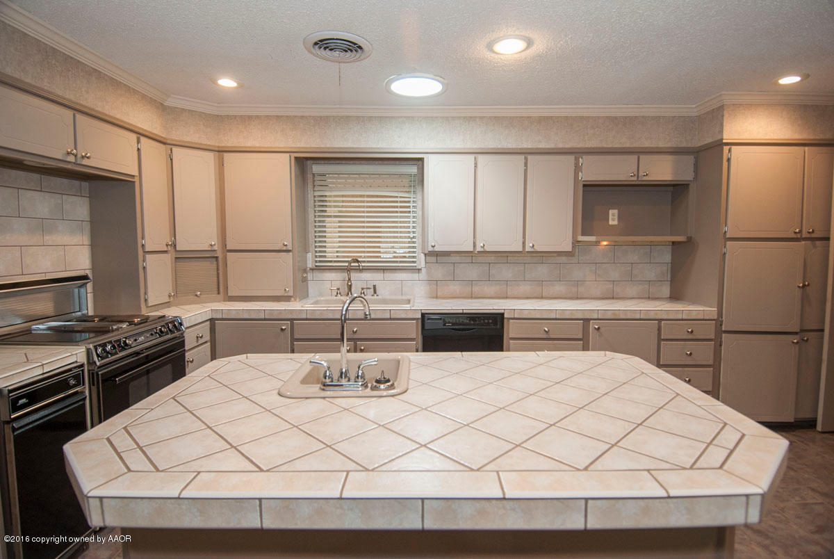 6201 Elmhurst Road Amarillo, TX 79106 - Photo 5 of 35 KITCHEN VIEW 1