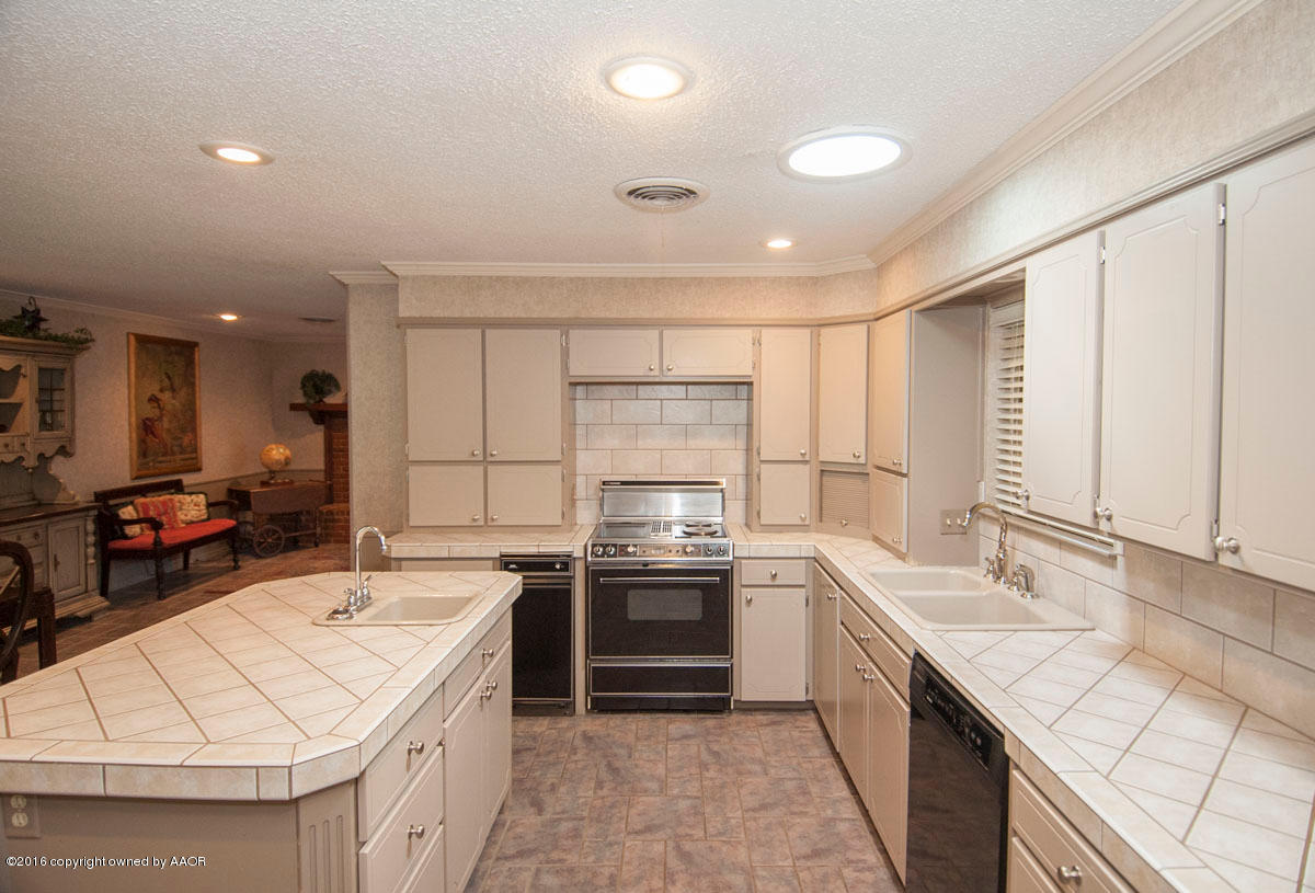 6201 Elmhurst Road Amarillo, TX 79106 - Photo 6 of 35 KITCHEN VIEW 2