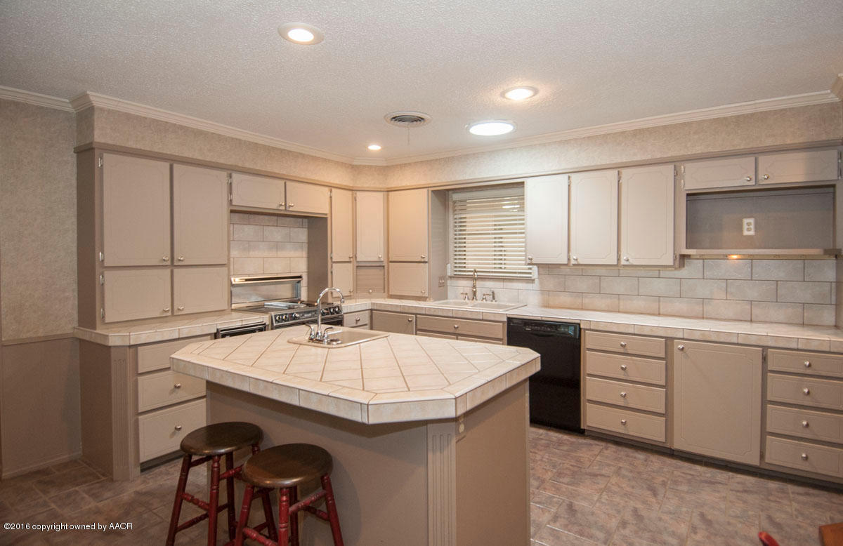 6201 Elmhurst Road Amarillo, TX 79106 - Photo 7 of 35 KITCHEN VIEW 3