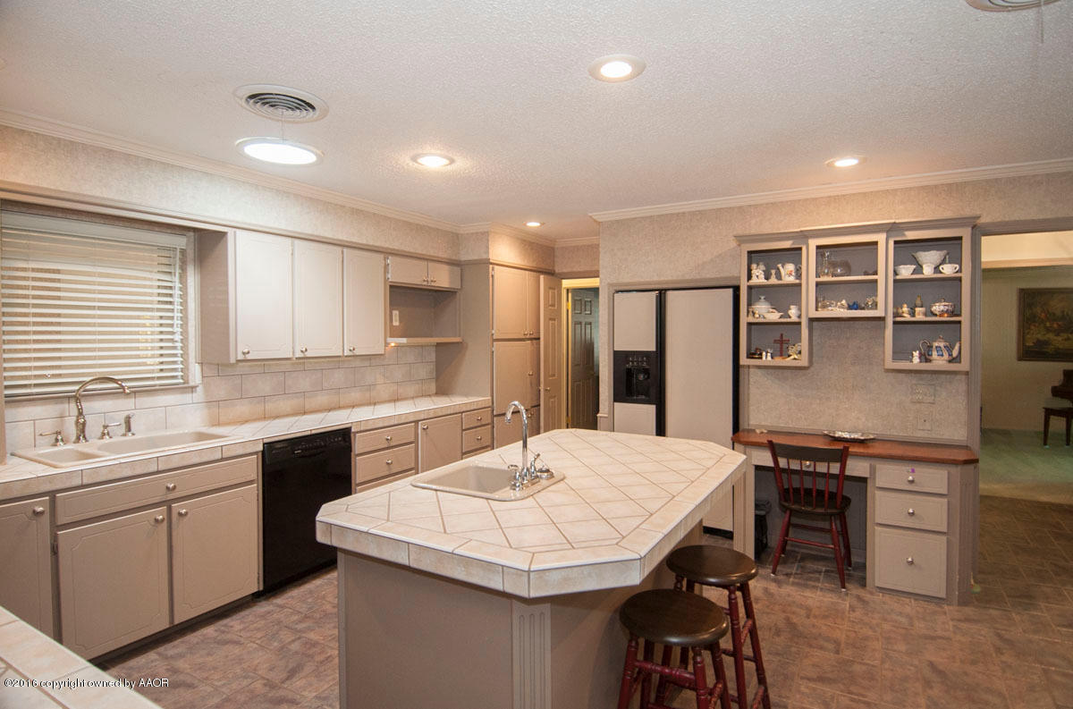6201 Elmhurst Road Amarillo, TX 79106 - Photo 8 of 35 KITCHEN VIEW 4