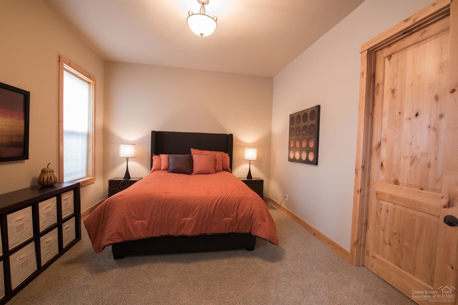 929 Southwest Vantage Point Way Bend, OR 97702 - Photo 11 of 16 Downstairs Master Suite