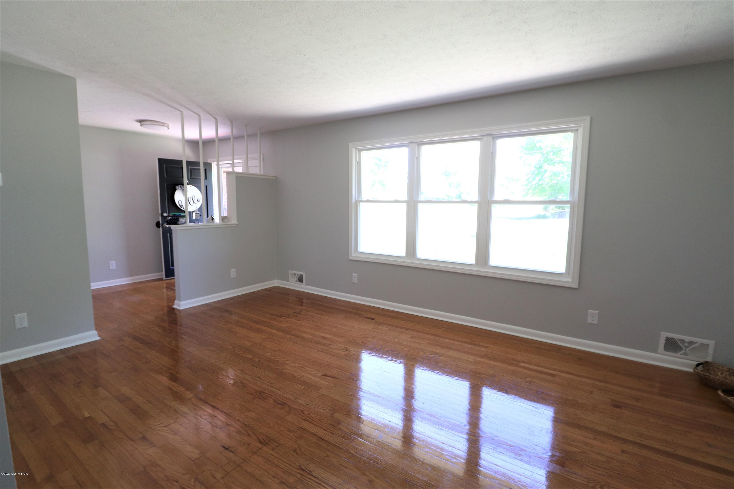 6808 Fernhaven Road Louisville, KY 40228 - Photo 3 of 18 Living 1