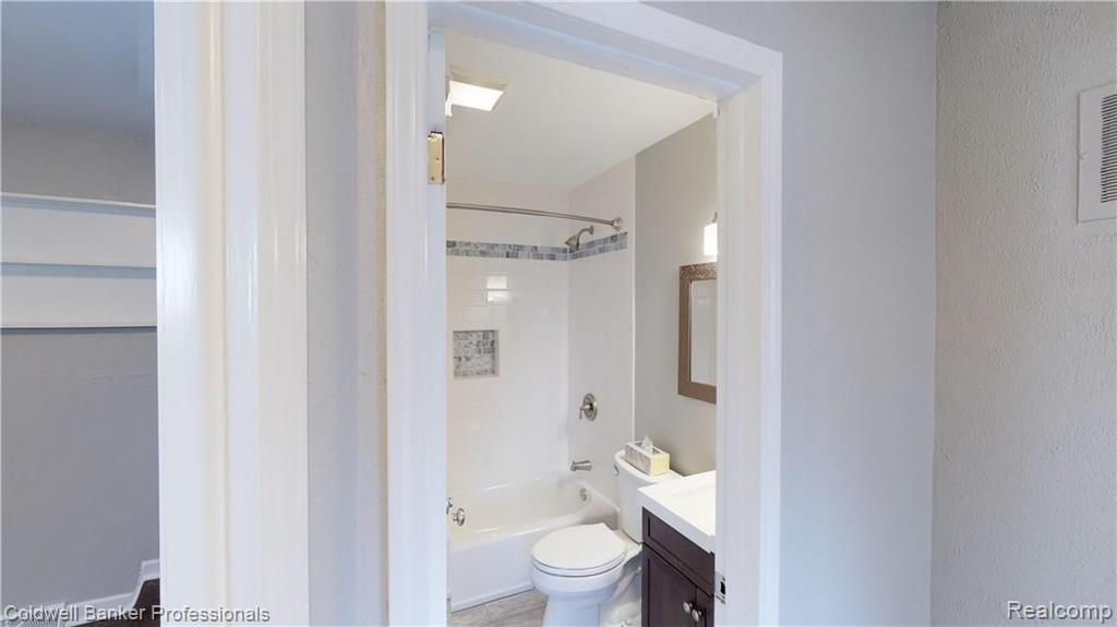 5214 Drayton Road Clarkston, MI 48346 - Photo 15 of 31