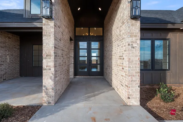 a view of an entryway of the house